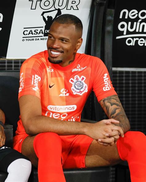 Carlos Miguel valoriza classificação do Corinthians e vê confusão como