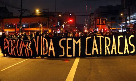 Protesto em SP contra aumento de passagem de ônibus termina em