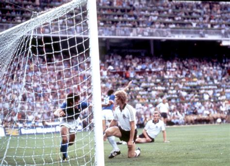 È Morto Paolo Rossi Le Foto Della Storica Vittoria Del Mundial 82