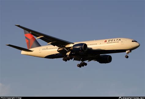 N Da Delta Air Lines Boeing Er Photo By Siegi Id