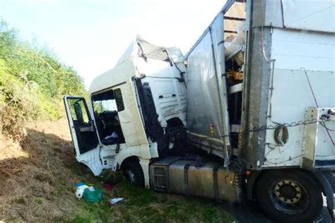 Unfall auf A1 bei Oyten Lkw Fahrer übersieht Stauende auf Autobahn