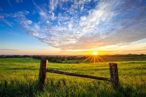 Iowa Landscape Madison County Rolling Hills Countryside Fields Wooden ...