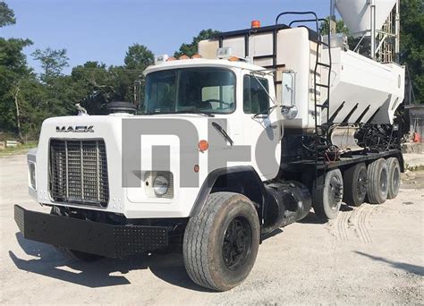 Used 2009 Global 10 Yard Volumetric Concrete Mixer Truck For Sale In