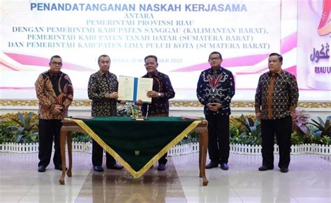 Pemprov Riau Tandatangani Naskah Kerja Sama Dengan Tiga Pemkab Luar