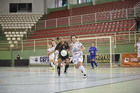 Barateiro Faz Grande Jogo E Vence Leoas Da Serra Pelo Novo Futsal