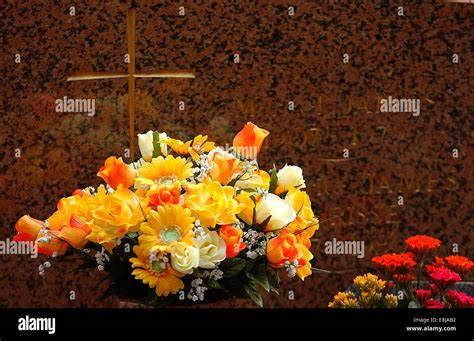 Flowers on tomb Stock Photo - Alamy