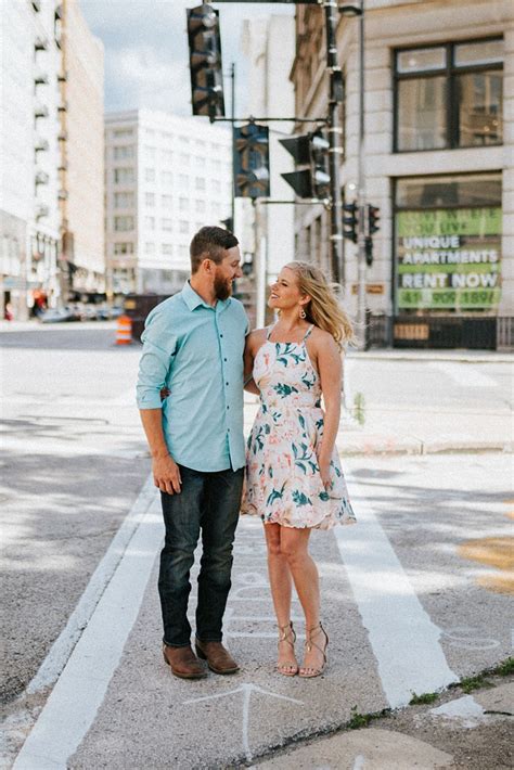 The Perfect Botanical Gardens Engagement Session in Milwaukee | Truly ...