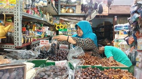 Berkah Ramadan Omzet Pedagang Kurma Di Pasar Jatinegara Melonjak