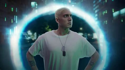 Eminem lanza "Houdini" y recrea el vídeo de "Without Me" | Urbana 106.9 FM