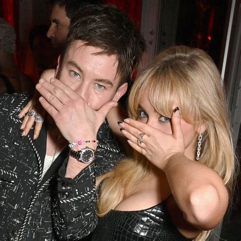 Doja Cat la nominada más desnuda de los Grammys 2024 con la tendencia naked Glamour