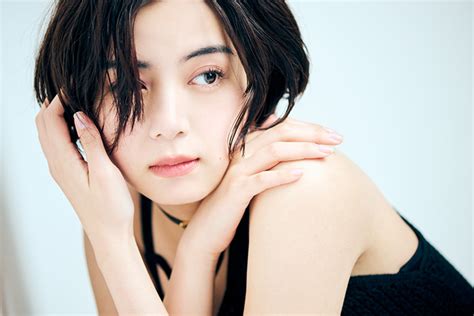 池田エライザ流、挑戦と向き合う上での心掛け「面倒くさがることもカッコつけることもできるなら、後者を選ぶ」 Woman Type ウーマン