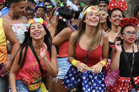 Fotos Bloco da Preta reúne famosos e arrasta multidão no pré Carnaval