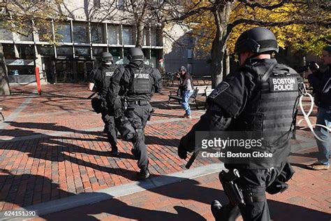 Boston Swat Photos Et Images De Collection Getty Images