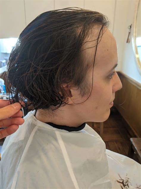 Stylish men prefer specific guys haircuts with widows peak trends 7