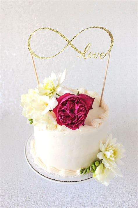 DIY Cake Topper Tutorial with Cricut | Hey Wedding Lady