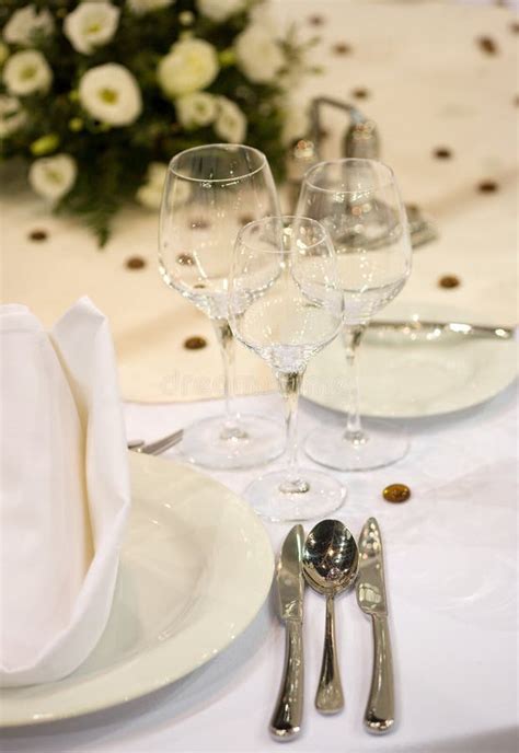 Ajuste De Cena Elegante Sistema De Lujo De La Tabla Del Comedor Foto