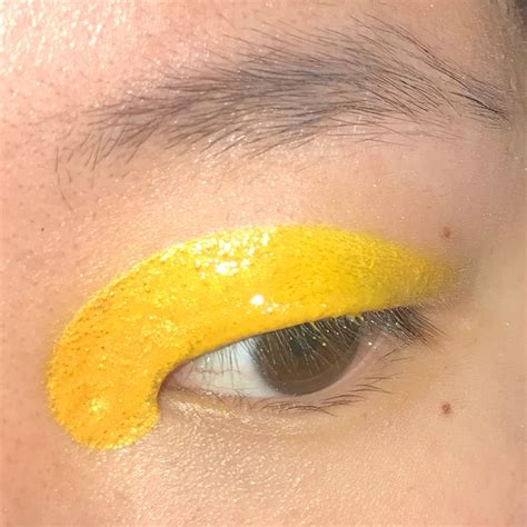 Instagram Post By Courtney Min • Apr 28 2018 At 1243am Utc Yellow Aesthetic Makeup Eye Makeup