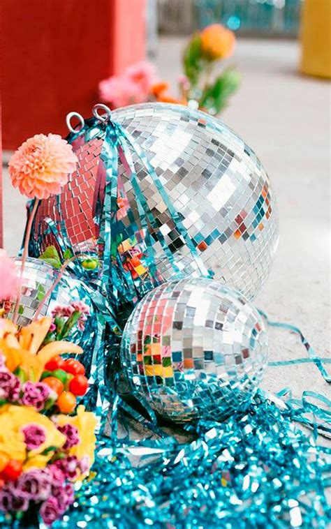 Silver Wedding Decor Ideas Sparkle Your Wedding With These Tips