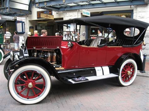 25 Beautiful Antique Cars For Car Lovers