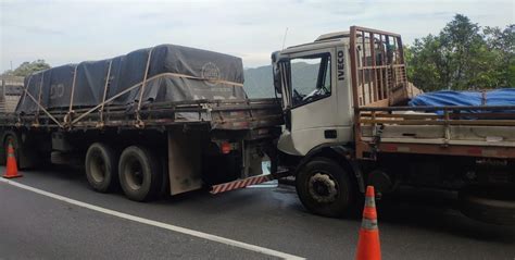 Acidente Entre Três Caminhões Interdita A Serra Da Anchieta Em Cubatão