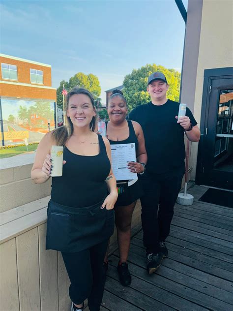 Emaleigh, Tedria and Zach showing off... - Main Street Tower