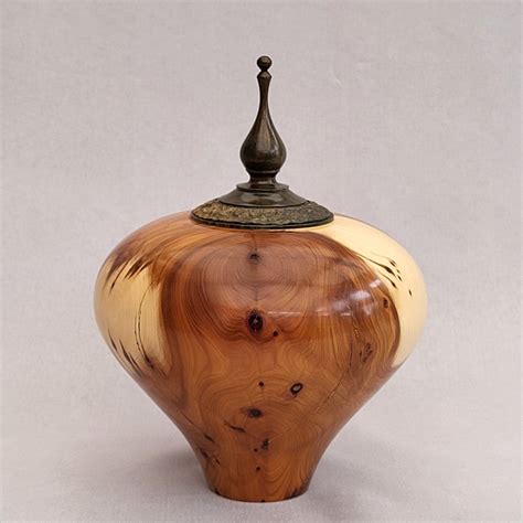 English Yew urn | American Association of Woodturners