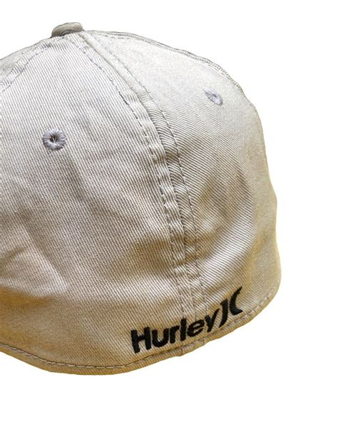 Beige Hurley X New Era Fitted Cap Tom Delonge Fesyen Pria Aksesoris