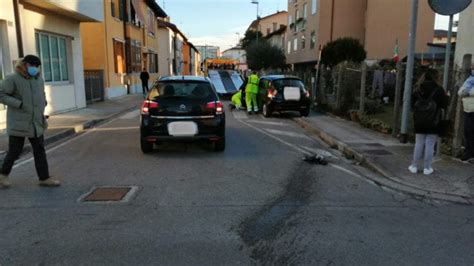 Latisana Brucia Lo Stop E Finisce Contro Unauto Incidente