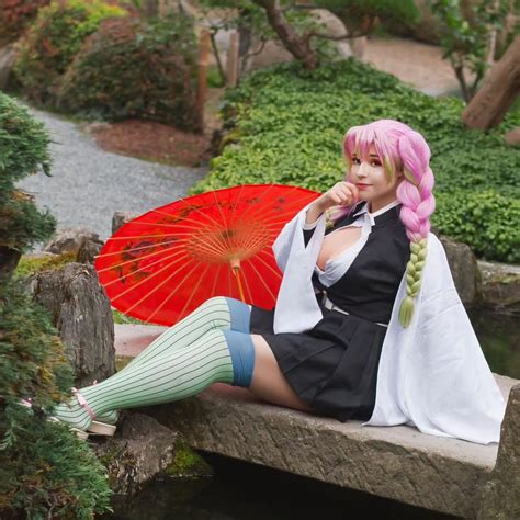 Cosplay De Mitsuri Por Kona Fraubow Encarnando A Doce E Poderosa Pilar