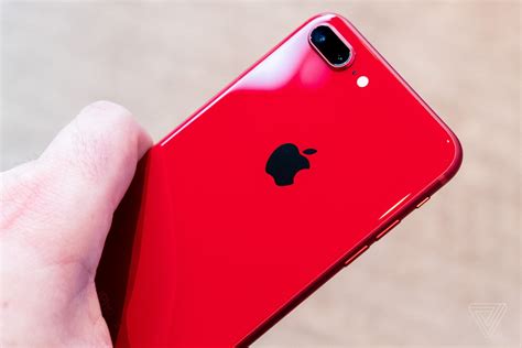 A Close Look At Apples Red Iphone 8 Iphone Iphone 7 Plus Red Iphone 8