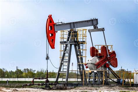 Extraction Of Crude Oil In Oilfield Oil Drilling Rig Pumps Oil