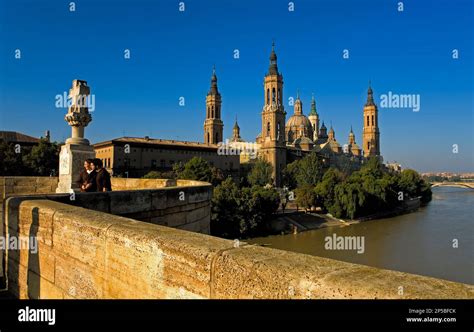 El Puente De Piedra Hi Res Stock Photography And Images Alamy