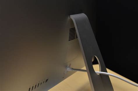 21.5" iMac Has No User-Upgradable RAM; 27" Has Four Accessible RAM ...