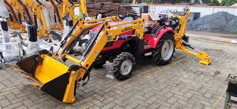 300 Kg Bull Mini Agri Backhoe Loader Tractor Operated 5 5 Feet At