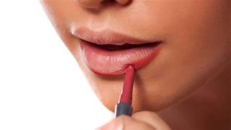 Does Lipstick Expire How To Know When Yours Have Gone Bad