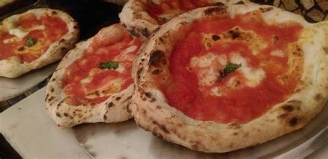 Le Migliori Pizze A Portafoglio A Napoli Le Pizzerie Dove Mangiarle