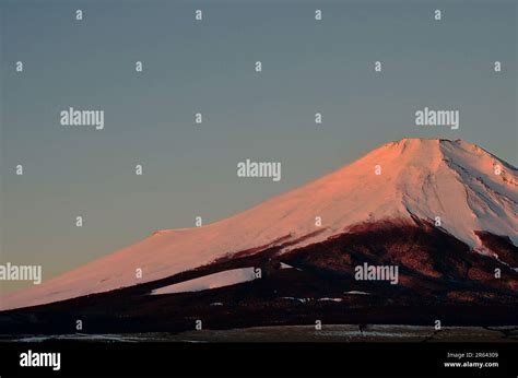 Mount Fuji in winter Stock Photo - Alamy