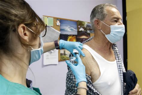 Fotos Los Primeros En Ponerse La Vacuna De Janssen En Asturias El