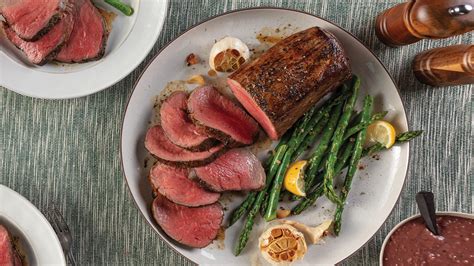 Roasted Chateaubriand With Red Wine Gravy And Lemon Garlic Asparagus