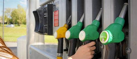 Hausse Des Prix Des Carburants En France Le Gouvernement Fran Ais Va