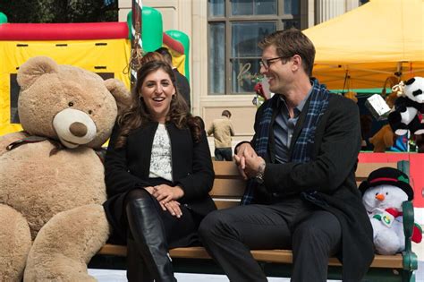 Mayim Bialik Soars Into the Holidays on Lifetime's 'The Flight Before ...