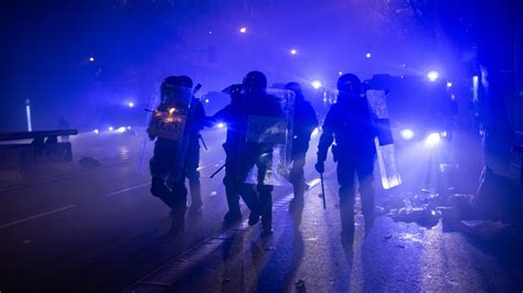 Cargas Policiales En La Novena Noche De Protestas Ante La Sede Del Psoe