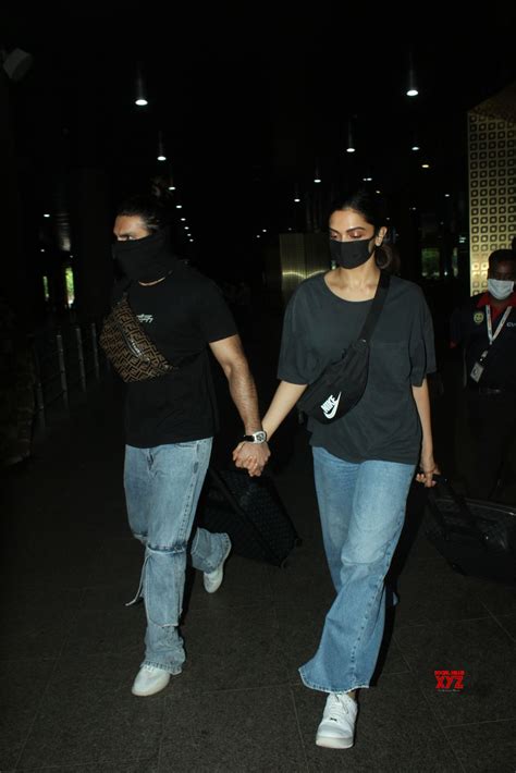 Deepika Padukone And Ranveer Singh Spotted Airport HD Gallery - Social ...