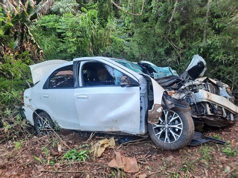 Homem morre após carro colidir contra árvore na PR 281 PP News FB