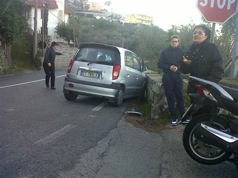 Piano Di Sorrento Incidente Ai Colli Foto Positanonews