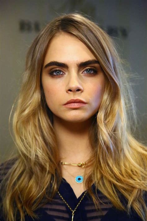 Cara Delevingne Is A Brunette Now Cara Delevingne Cara Delvingne Beauty