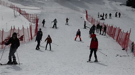 Yurduntepe Kayak Merkezi nde hafta sonu yoğunluğu