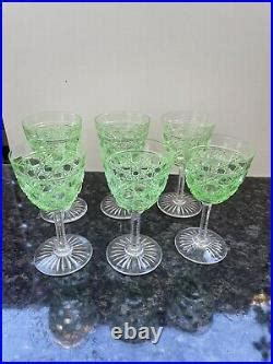 6 Verres A Vin Rouge En Cristal Vert Baccarat Modèle Diamants