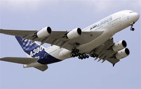 The Boeing 777X vs The Airbus A380 - What Plane Wins? - Simple Flying