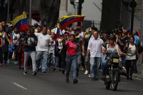 Mueren Al Menos Personas En Los Disturbios Y Las Marchas De La